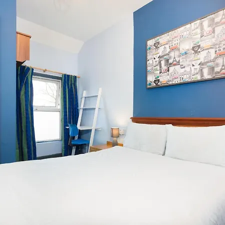 Russell Scott Backpackers - Hostel *
